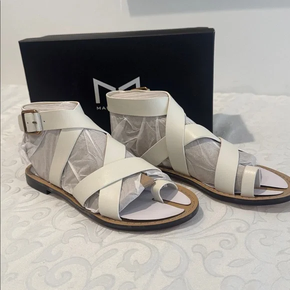 Marc Fisher Loop Sandal. Ladies 8 - Picture 7 of 15